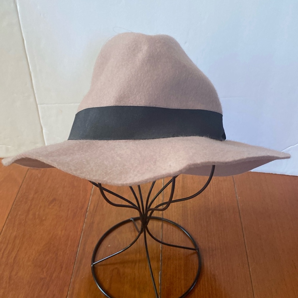 Women’s 100% wool beige Panama floppy hat black band